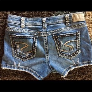 Euc silver shorts smoke/pet free w32/l3